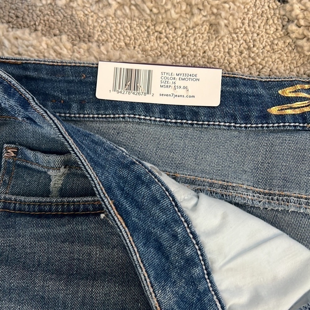 NWT,Seven 7, Weekend Short, Frayed Hem, Sits at Waist, Comfort Stretch, 16 - Picture 2 of 8